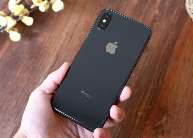 苹果手机维修点查询_太阳能iPhone X手机壳亮相