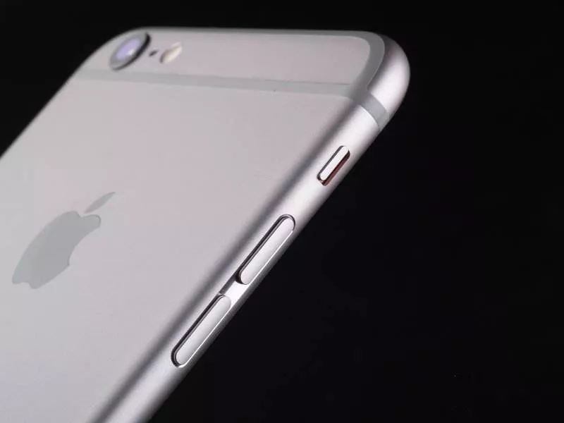 苹果6换屏多少钱_新AirPods充电盒能为iPhone充电